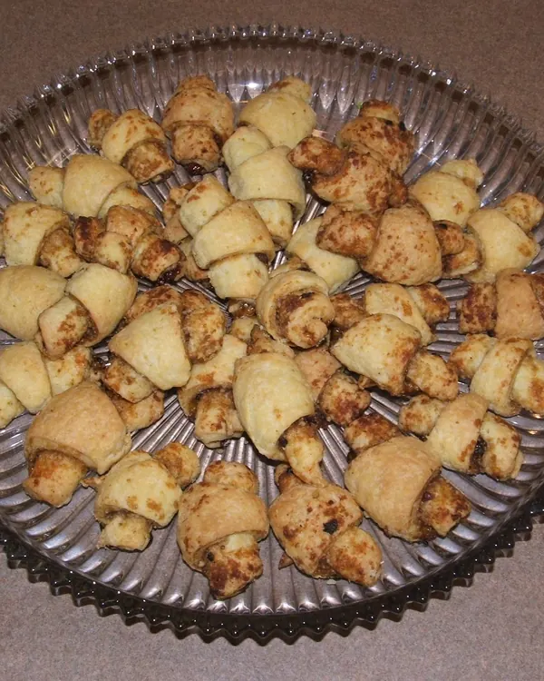 Small rugelach pastries on a glass plate